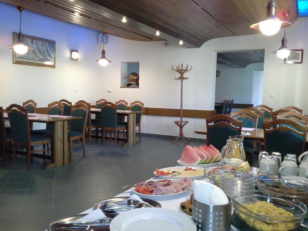 Hotel Laguna チェスケー・ブジェヨヴィツェ エクステリア 写真